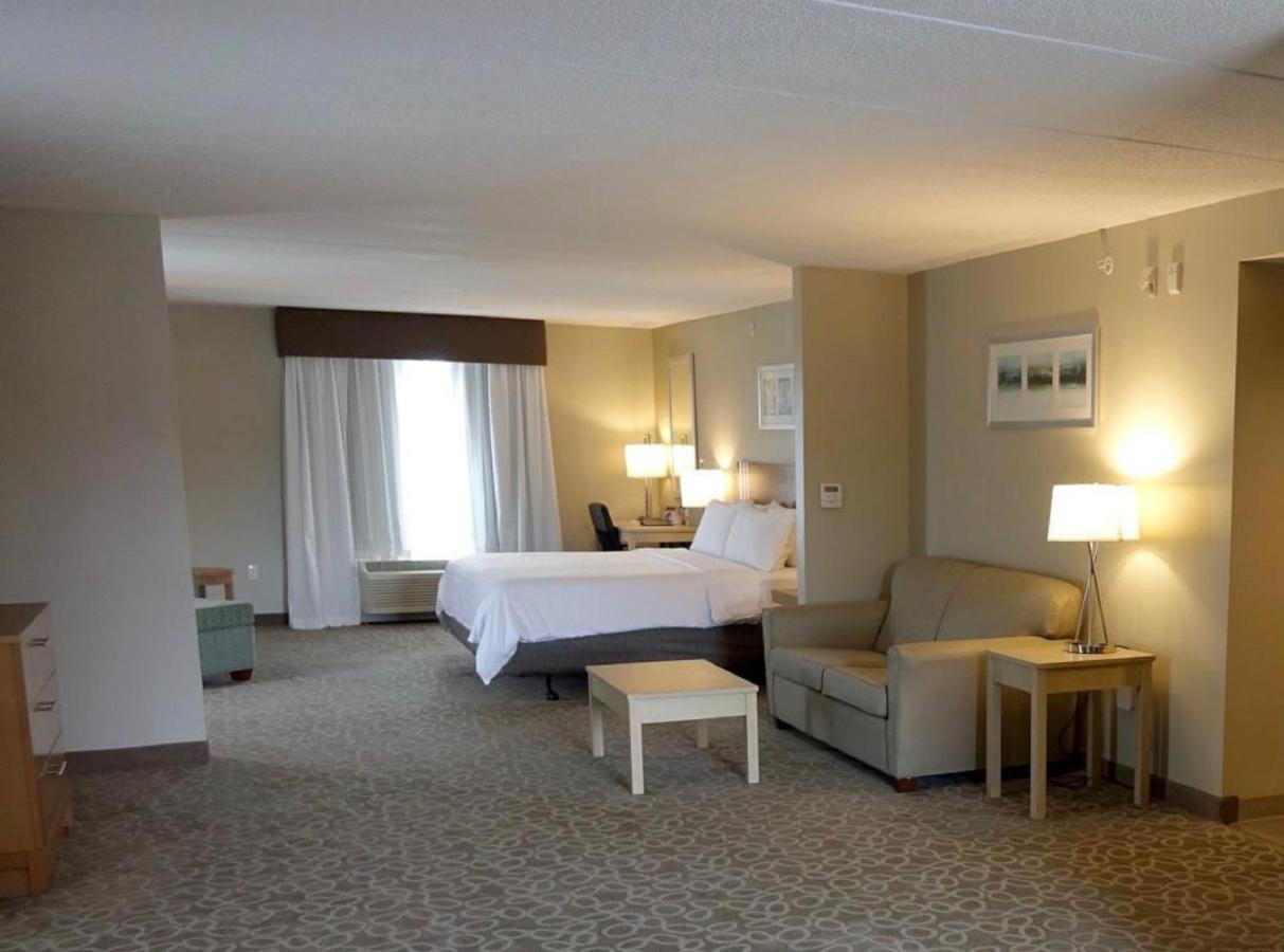 Hotel Express & Downtown - Toronto Area By Ihg