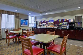 Hotel Express & Downtown - Toronto Area By Ihg